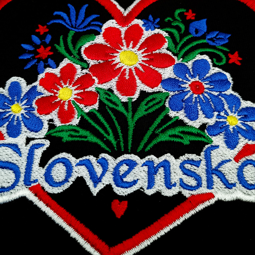 Vyšívané dámske tričko, vyšívaný dizajn SRDCE SLOVENSKO 